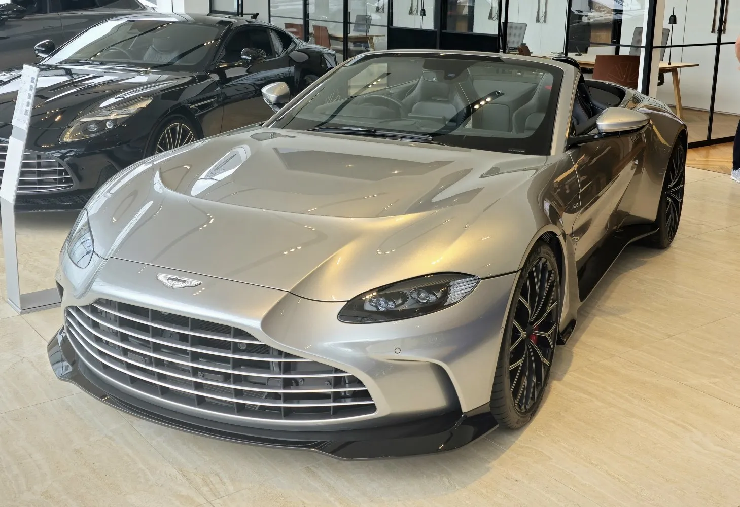Aston Martin V12 Vantage V12 Vantage Roadster