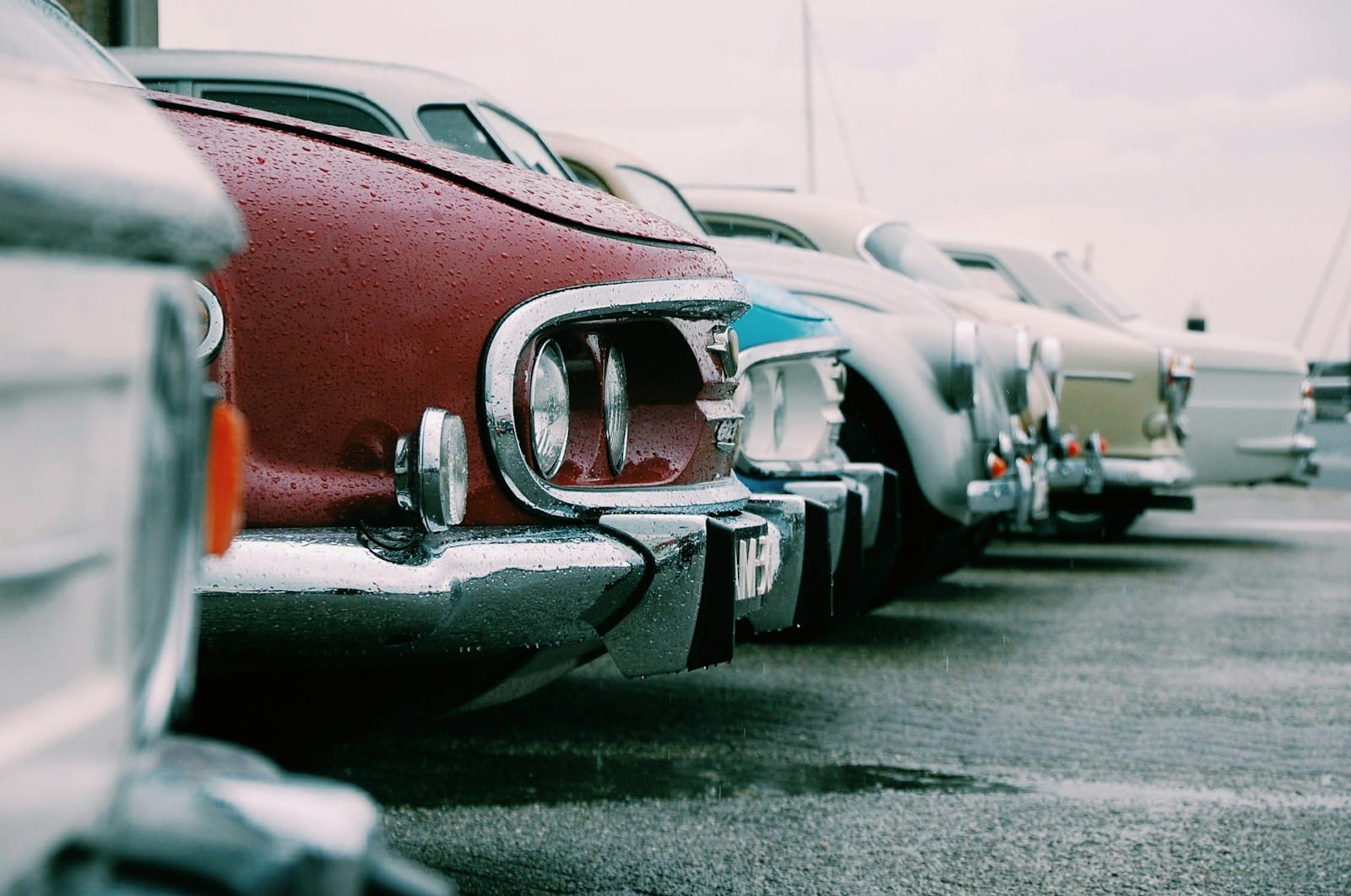 Top 5 Modelet e Youngtimer-ve që Vlen të Blihen: Një Dhurim Nostalgjik në Kohë